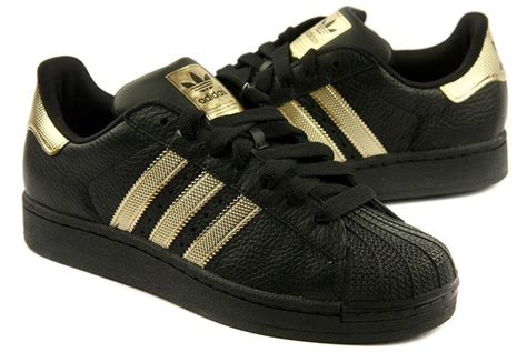 adidas original punteras negrad y rayas doradas